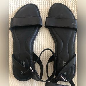 Borne Women's Black Leather Sandals Size 7.